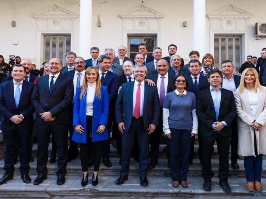 Alberto Fernández junto a gobernadores, mandatarios provinciales electos y candidatos provinciales.&nbsp;