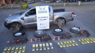 La camioneta detenida en la que se transportaban los 50 kilos de cocaína