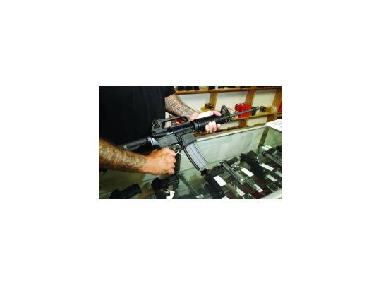 Tras la masacre en el cine, crecieron las ventas de armas en Colorado
