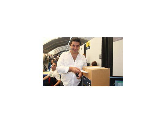 Daniel Angelici, el día de la votación. El plantel se repartirá el premio.