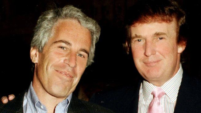 Donald Trump, antes de ser presidente de EEUU, junto a Jeffrey Epstein.
