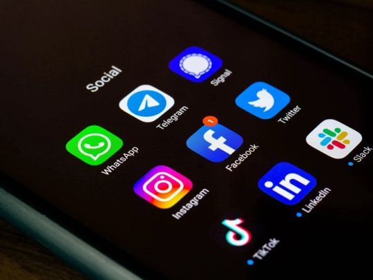 Instagram encabeza la lista de las mejores redes sociales de 2024, gracias a sus algoritmos avanzados que personalizan el feed y optimizan el engagement.&nbsp;