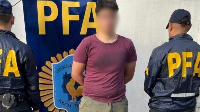 La Policía Federal arrestó al hombre que amenazó con inmolarse frente a la embajada de EEUU