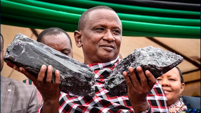 Se volviió uno de los millonarios de su país al encontrar las muestras más grandes de tanzanita.