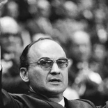 Nace en 1922, Luis Echeverría Álvarez, presidente de México entre 1970 y 1976. Nace en 1922, Luis Echeverría Álvarez, presidente de México entre 1970 y 1976.