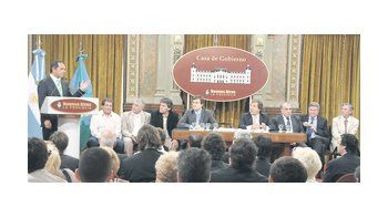 ámbito.com | A solas, Scioli amansó a Moyano, que pide espacios