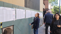 Los argentinos vuelven a las urnas para renovar las bancas de Diputados y el Senado.