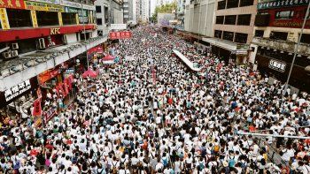 Marea blanca. Según los organizadores de la protesta, hubo 1.030.000 personas en las calles de Hong Kong, que se mostraron en contra del proyecto de ley que autorizaría las extradiciones hacia países como la China continental. Durante la desconcentración, hubo algunos incidentes con la policía y se registraron heridos.