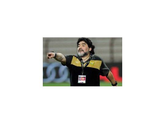 Generoso. Diego Maradona puso plata de su bolsillo para premiar una buena victoria de sus dirigidos.