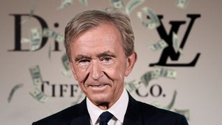 Actualmente, es el presidente y director ejecutivo de LVMH, la mayor corporación de artículos de lujo del planeta. Actualmente, es el presidente y director ejecutivo de LVMH, la mayor corporación de artículos de lujo del planeta.