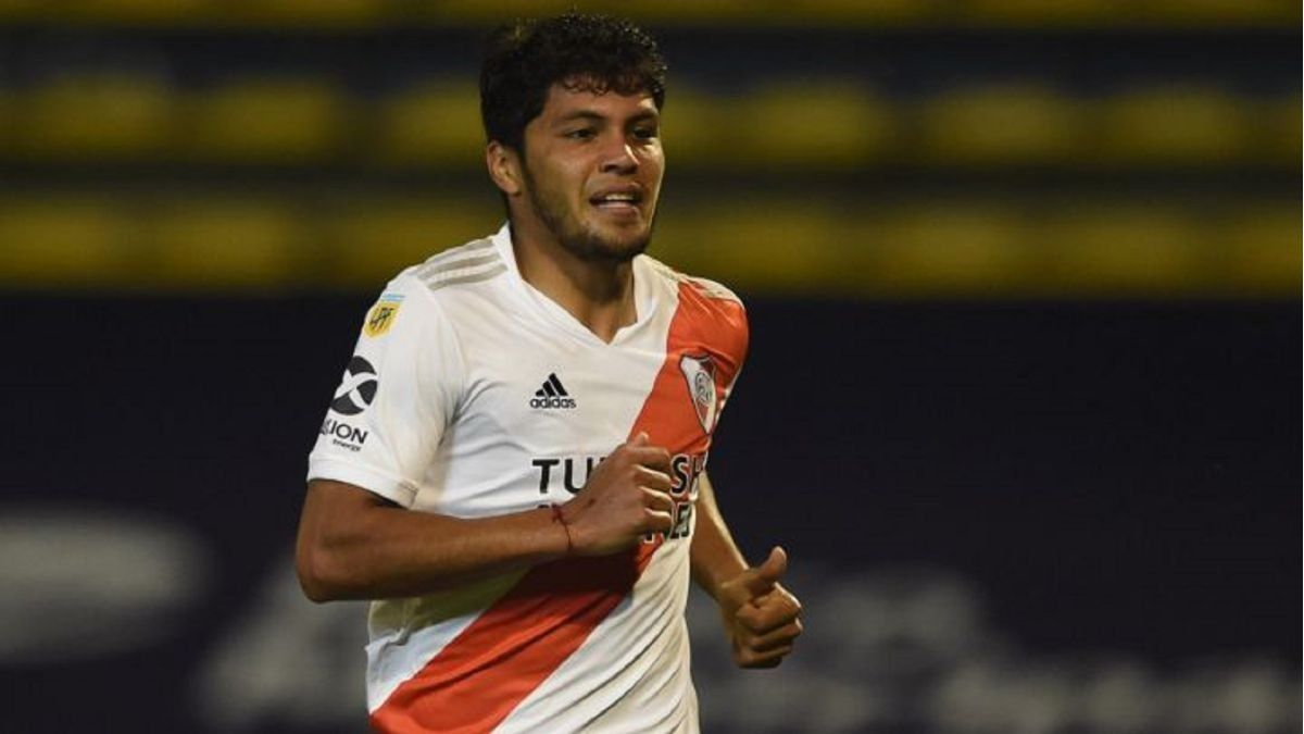 Concern in River: Robert Rojas suffered a coronary spasm in surgery