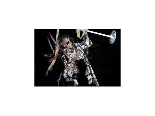 El cantante Steven Tyler desplegó todo su brillo como frontman.