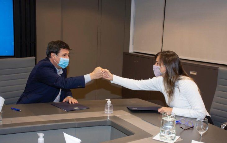 El convenio firmado entre AySA y el Ministro de Desarrollo Social brindará la posibilidad de trabajo en más de 4400 barrios.