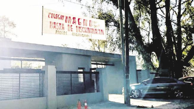 Polémica. La decisión del Magno College de dejar sin matrícula a niños en edad escolar generó fuertes críticas.