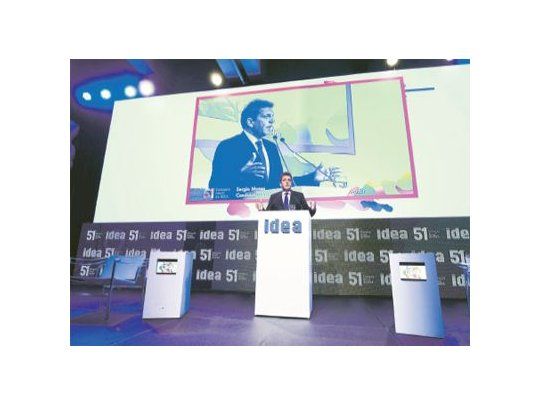 A poco más de una semana  de las elecciones, ayer fue el turno de Sergio Massa en el Coloquio de IDEA. Estuvo acompañado por los economistas que integran su equipo.