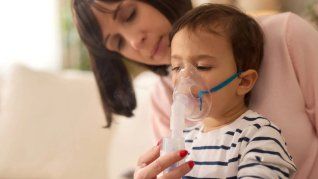 La neumonía puede afectar a personas de cualquier edad, pero tiene mayor impacto en bebés, adultos mayores y pacientes crónicos. La neumonía puede afectar a personas de cualquier edad, pero tiene mayor impacto en bebés, adultos mayores y pacientes crónicos.