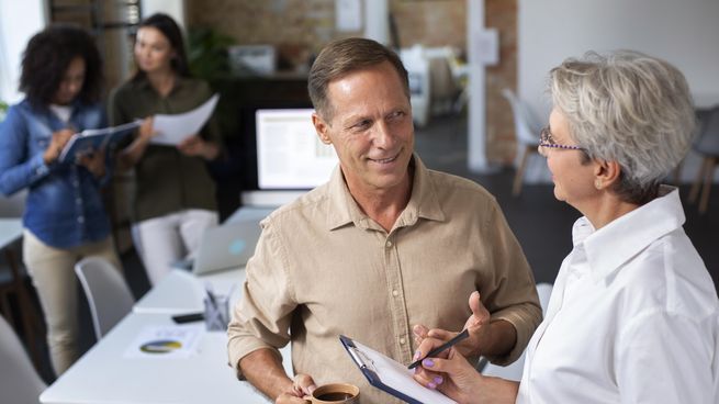 Uno de los factores que inciden en que los mayores de 50 años sean aún buscados en el mercado laboral tiene que ver con características generacionales.&nbsp;