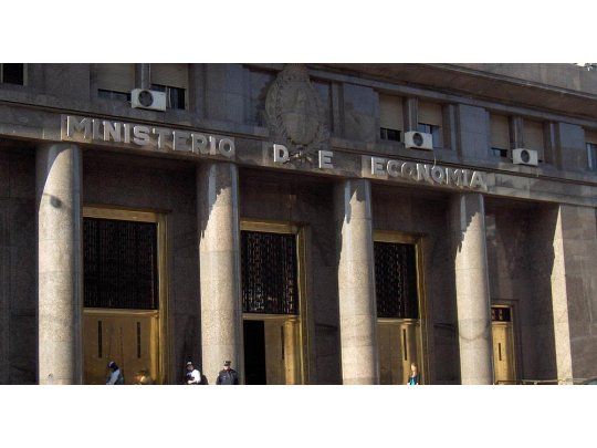 Gobierno colocó u$s 800 M en Letes y $ 22.500 M en BONAR 2022