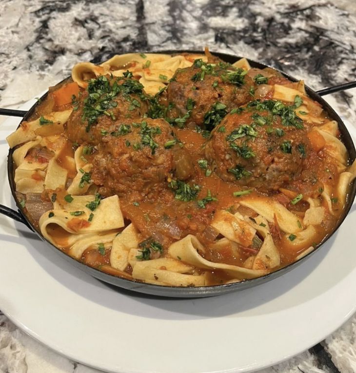 Bodegonmanía is organized by the creators of the night of the Burrerías and promises an experience for fans of homemade cuisine. Bodegonmanía is organized by the creators of the night of the Burrerías and promises an experience for fans of homemade cuisine.