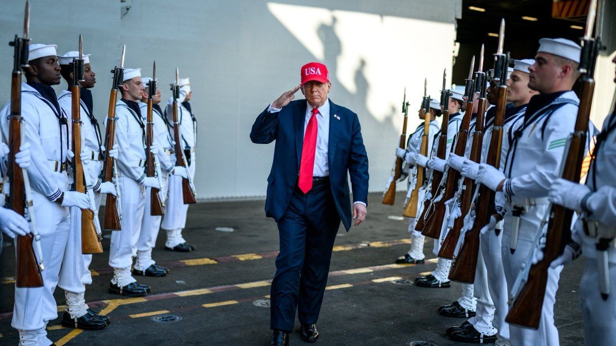 Donald Trump presses with thousands of layoffs to reverse the Shutdown in the US