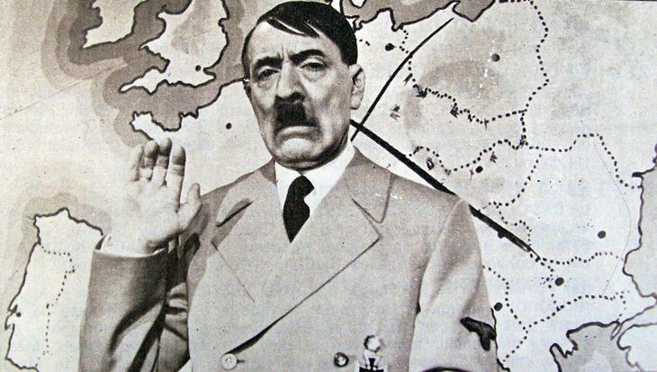 Narciso Ibáñez Menta caracterizado como Adolf Hitler en 