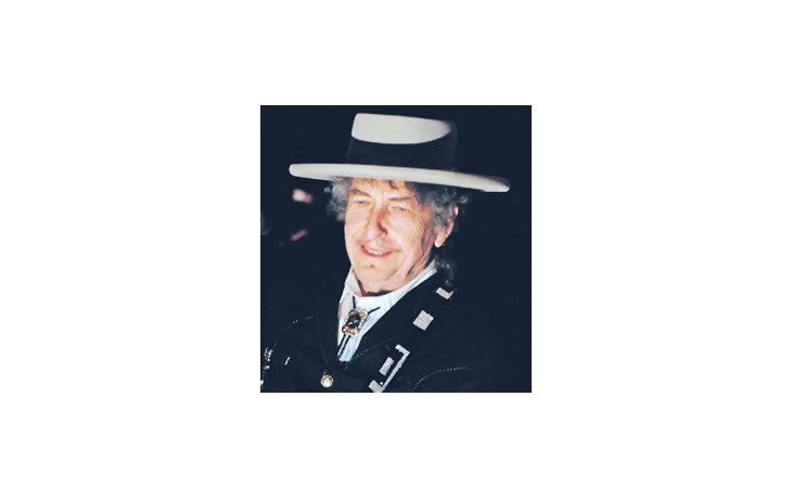 Bob Dylan cumple hoy 70 años en plena forma vital y artística. Entre otras celebraciones, el Museo Grammy inaugura esta semana la exposición-homenaje «Forever Young».