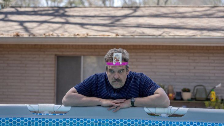 El misterio se combina con la comedia negra y da como resultado una serie imperdible, en HBO Max.