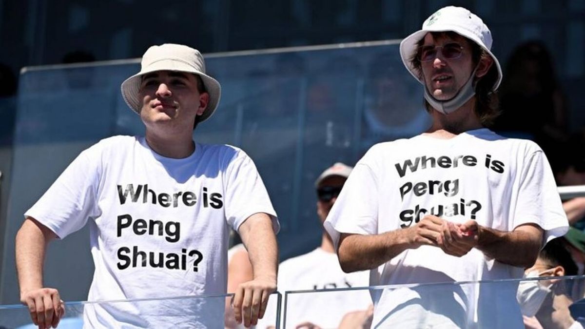 ‘Where’s Peng Shuai’ T-shirts handed out ahead of Melbourne women’s final