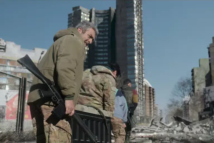 Ricardo Darín en primer plano y la Torre Dorrego de fondo (Foto Gentileza: Netflix) Ricardo Darín en primer plano y la Torre Dorrego de fondo (Foto Gentileza: Netflix)
