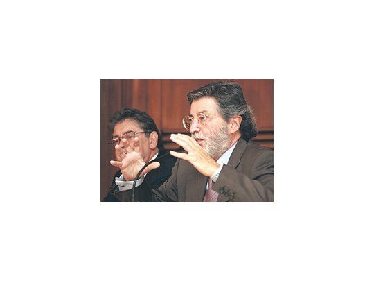 «Hay que apuntar a que en la medida en que se reduzca la evasión en Ganancias -que es del 50%- este tributo vaya sustituyendo a las retenciones», indicó Alberto Abad, en una charla ante empresarios cristianos.
