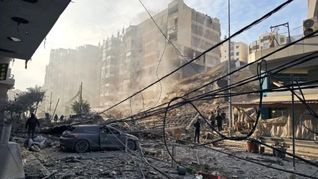 La guerra comenzó su tercera semana. La guerra comenzó su tercera semana.