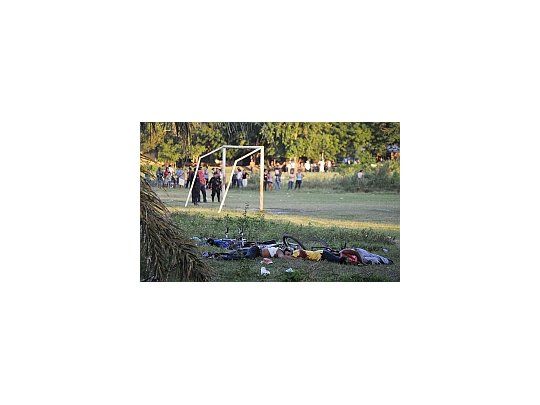 El asesinato ocurrió mientras un grupo de hinchas observaba un partido aficionado
