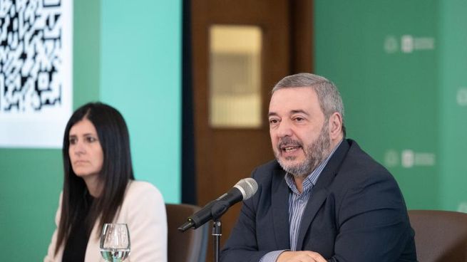 Mario Bergara calificó de juego político circunstancial el reclamo por retirar la llave de Montevideo a Nicolás Maduro.