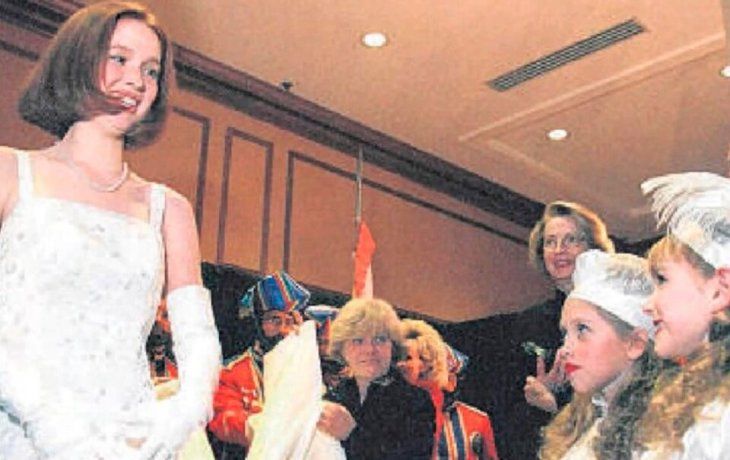 Ellie Kemper, coronada en la ceremonia de la polémica organización.
