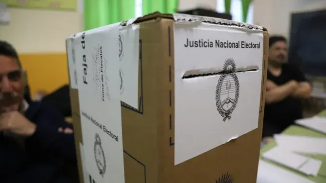 Podrían volver las reelecciones indefinidas en la provincia de Buenos Aires.