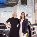 Karin Radstrom, Presidente y CEO de Daimler Truck, y Eva Scherer, CFO de Daimler Truck. Karin Radstrom, Presidente y CEO de Daimler Truck, y Eva Scherer, CFO de Daimler Truck.
