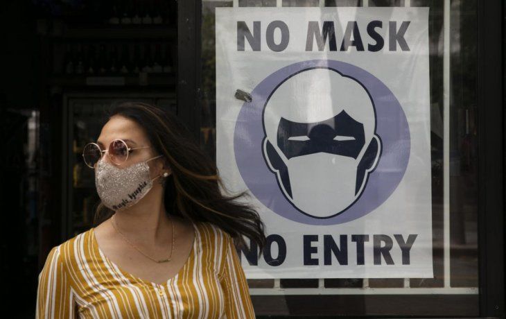 Pese al brote de coronavirus, crece en Florida un movimiento anti barbijo.