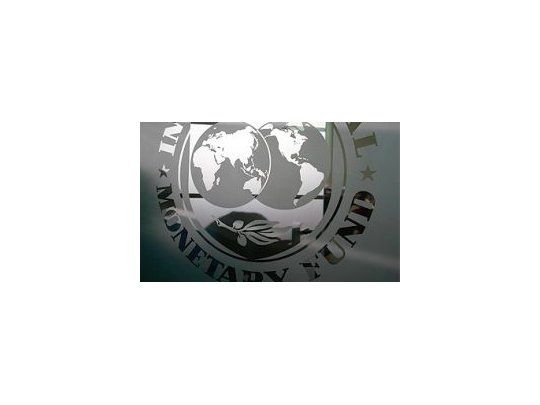 Ex empleado acusa al FMI de incompetente.