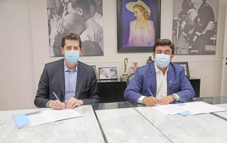 Eduardo Wado De Pedro y Fernando Espinoza firmaron el acuerdo para&nbsp;al Programa de Apoyo a la Asistencia Local en la Emergencia.