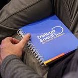 La propuesta de centralizar las cuentas individuales busca mayor eficiencia, mientras que las AFAP se enfocarían exclusivamente en maximizar la rentabilidad de los fondos. La propuesta de centralizar las cuentas individuales busca mayor eficiencia, mientras que las AFAP se enfocarían exclusivamente en maximizar la rentabilidad de los fondos.