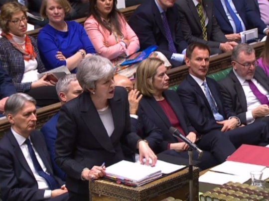 Theresa May no logró un acuerdo en el Parlamento y se tensa la disputa con la Unión Europea.