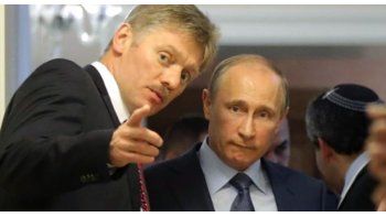 Vladimir Putin y Dmitri Peskov