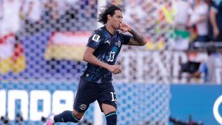 El defensor central pasó de ir de préstamo en préstamo a ser el héroe de su club y convertir el penal más importante de la historia de su selección.