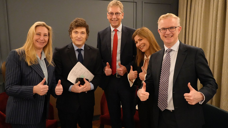 Los hermanos Milei conocieron al ex CEO de la minera multinacional británica-australiana Río Tinto, Jakob Stausholm, durante un viaje a Roma. De esa reunión también participó la directora de Asuntos Externos de Río Tinto, Paula Uribe. 
