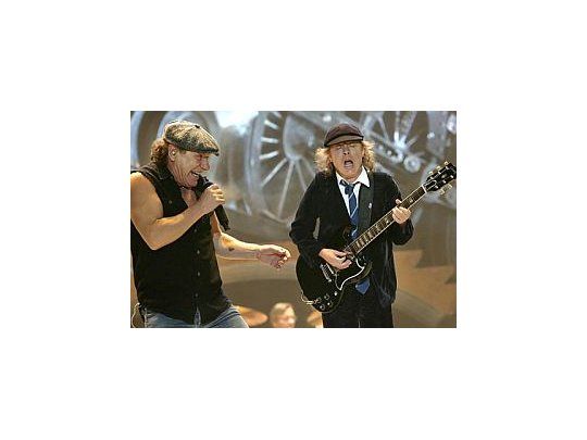 AC/DC celebrará su 40 aniversario con un disco y una gira mundial.