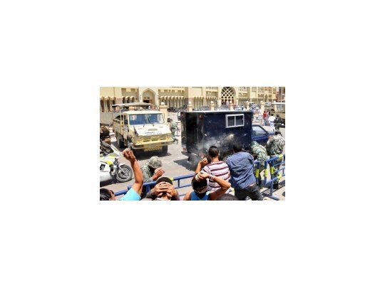 Batalla campal en la plaza Tahrir de El Cairo deja más de mil heridos