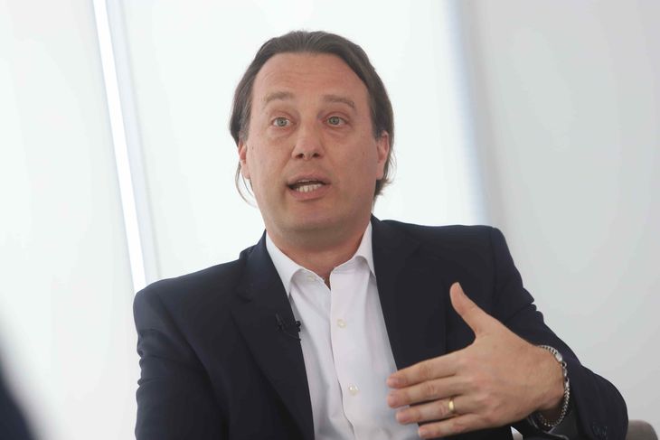 Luciano Marazzo explained how Rockwell Automation helps energy and mining companies improve efficiency through process industrialization. Luciano Marazzo explained how Rockwell Automation helps energy and mining companies improve efficiency through process industrialization.