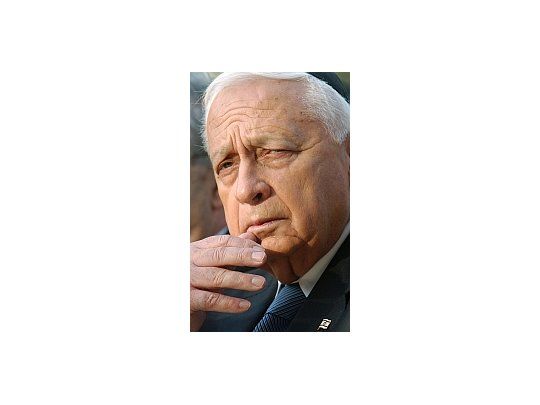 El ex Primer Ministro de Israel, Ariel Sharon fue trasladado a su casa cinco años tras entrar en coma.