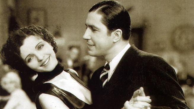 Carlos Gardel y Mona Maris en el clásico Cuesta abajo, que forma parte de la Semana Gardeliana.