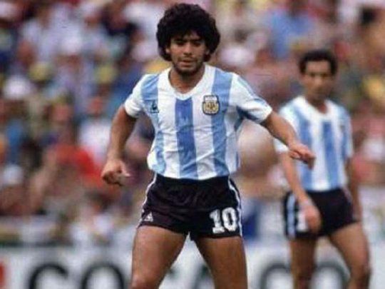 }Diego Armando Maradona. 
